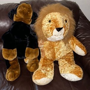 Large lion, stuffed animal, large dog, stuffed animal